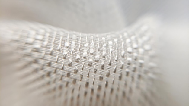 haftowany detal na lnianej tkaninie